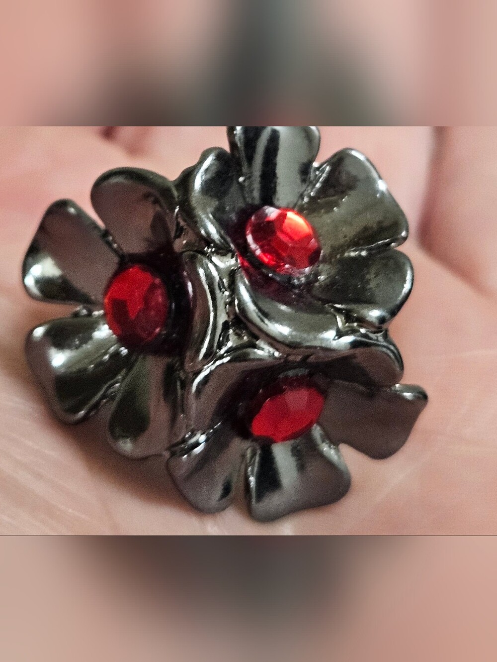 VINTAGE GUNMETAL SILVER RED RHINESTONES FLOWER CHUNKY ADJUSTABLE STRETCH RING